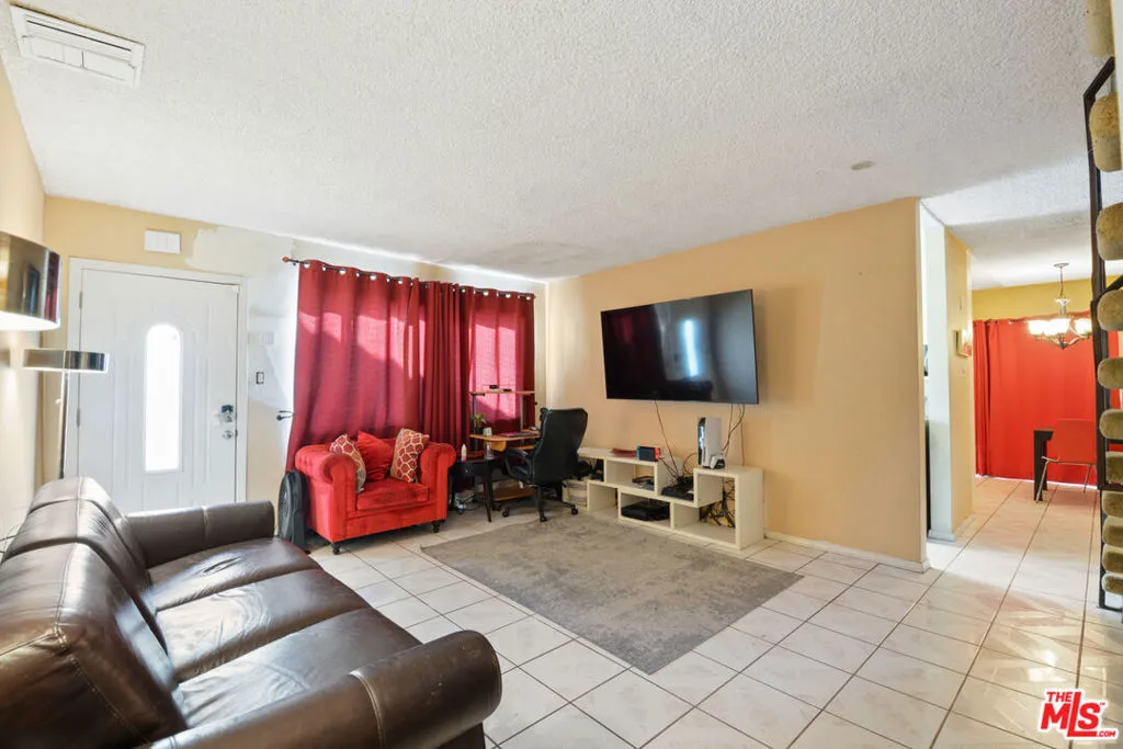 66 W 49th Street, Long Beach, California 90805 home-pic-1